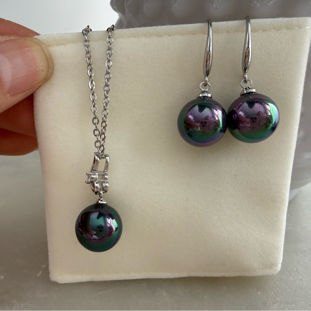 Faux Tahiti Pearls Necklace and Earrings Jewelry Set
